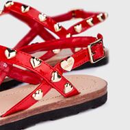 Снимка на LOVE MOSCHINO WOMEN'S HEART STUDS SANDALS