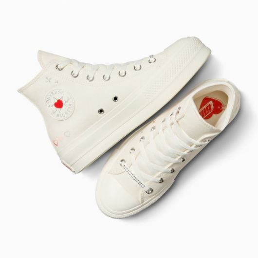 Снимка на CONVERSE WOMEN'S CHUCK TAYLOR ALL STAR LIFT PLATFORM Y2K HEART HIGH TOP