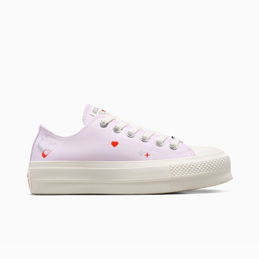 Снимка на CONVERSE WOMEN'S CHUCK TAYLOR ALL STAR LIFT PLATFORM Y2K HEART LOW TOP