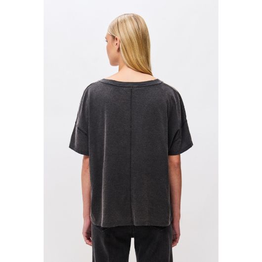 Снимка на DIRTY LAUNDRY WOMEN'S OVERSIZED T-SHIRT WITH V NECKLINE