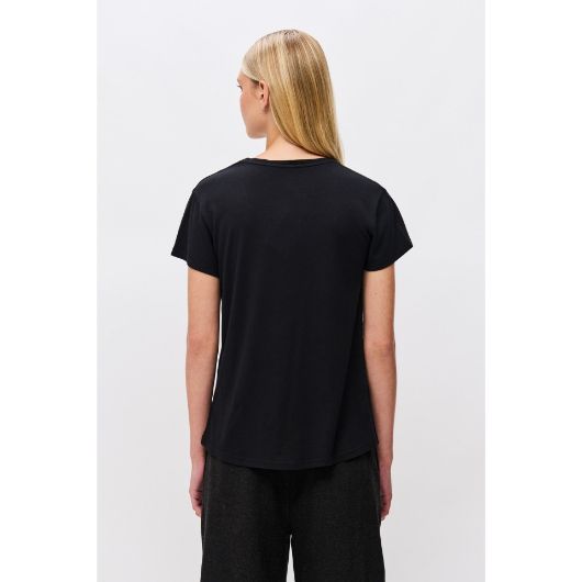 Снимка на DIRTY LAUNDRY WOMEN'S T-SHIRT WITH ROUND CUT NECKLINE