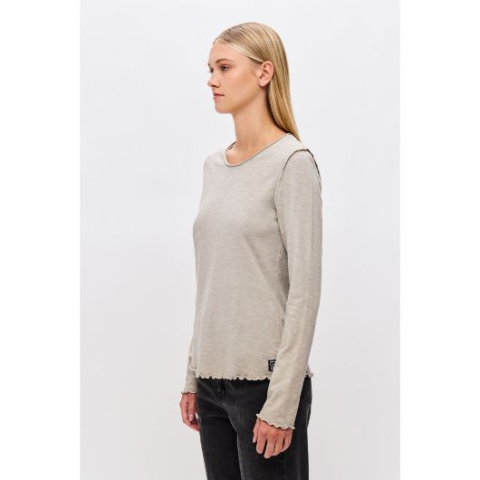 Снимка на DIRTY LAUNDRY WOMEN'S LONG SLEEVE TOP WITH RAW CUT DETAILS