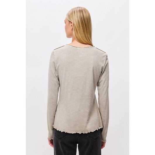 Снимка на DIRTY LAUNDRY WOMEN'S LONG SLEEVE TOP WITH RAW CUT DETAILS