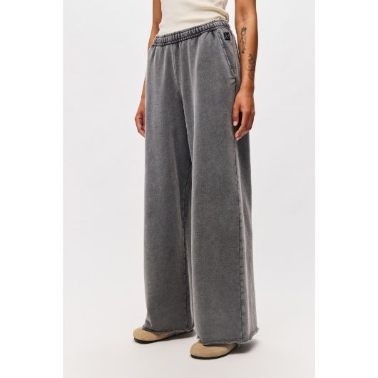 Снимка на DIRTY LAUNDRY WOMEN'S WIDELEG SWEATPANTS WITH RAW EDGES