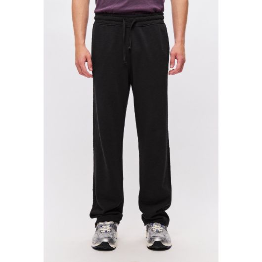 Снимка на DIRTY LAUNDRY MEN'S SWEATPANTS IN LOOSE FIT