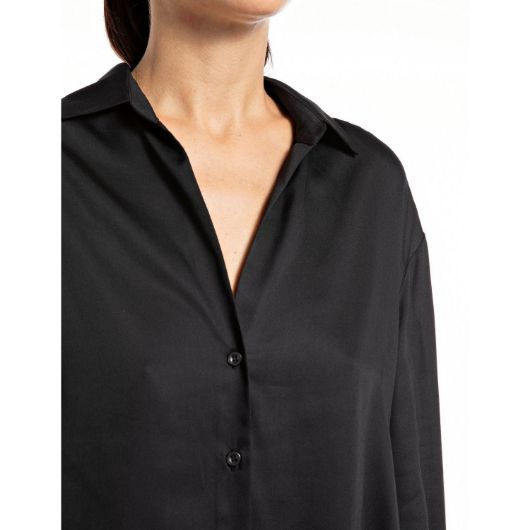 Снимка на REPLAY WOMEN'S COMFORT FIT V-NECK SHIRT