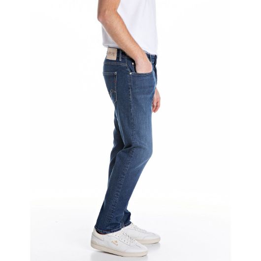 Снимка на REPLAY MEN'S WILLBI REGULAR-FIT JEANS IN 10.5 OZ SUPER STRETCH DENIM