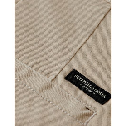 Снимка на SCOTCH&SODA MEN'S SEASONAL CORE - STUART - SLIM FIT WASHED COTTON BLEND CHINO IN MEDIUM BEIGE