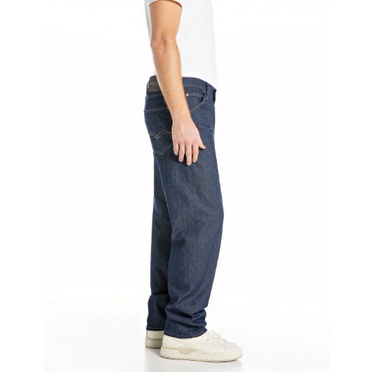 Показвай детайлите за REPLAY МЪЖКИ WAINE TAPERED-FIT ДЕНИМ 11 OZ INDIGO STRETCH DENIM В ТЪМНОСИНЬО 2 - FanPoint Снимка на REPLAY МЪЖКИ WAINE TAPERED-FIT ДЕНИМ 11 OZ INDIGO STRETCH DENIM В ТЪМНОСИНЬО 2