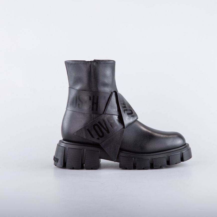 Picture of LOVE MOSCHINO WOMEN'S BOOTS WITH TASSEL IN BLACK LEATHER