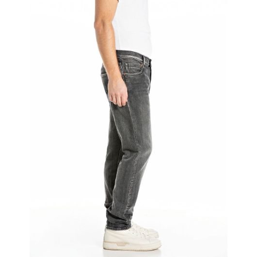 Показвай детайлите за REPLAY МЪЖКИ MICKYM SLIM-FIT ДЕНИМ 11 OZ WHITE WEFT BLACK COMFORT DENIM В ТЪМНОСИВО 2 - FanPoint Снимка на REPLAY МЪЖКИ MICKYM SLIM-FIT ДЕНИМ 11 OZ WHITE WEFT BLACK COMFORT DENIM В ТЪМНОСИВО 2