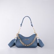 Снимка на LOVE MOSCHINO DANGLING ДАМСКА КОЖЕНА ХОБО ЧАНТА С ВЕРИГА В СИНЬО 1