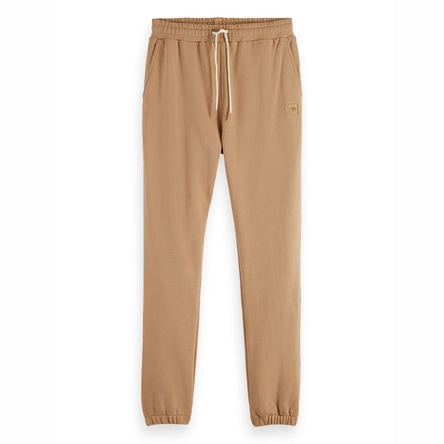Снимка на SCOTCH&SODA MEN'S SEASONAL CORE - LOGO BADGE SWEATPANTS IN MEDIUM BEIGE