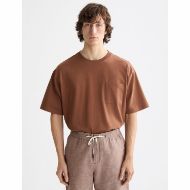 Снимка на SCOTCH&SODA MEN'S SEASONAL CORE - LOOSE FIT 3 CROSSES POCKET T-SHIRT IN MEDIUM BROWN 4