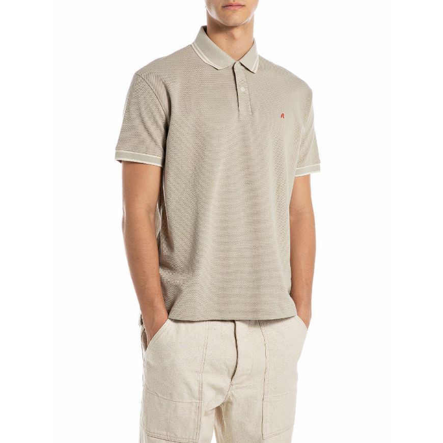 Picture of REPLAY MEN'S PIQUÉ POLO-SHIRT WITH CONTRASTING EDGES IN SAND