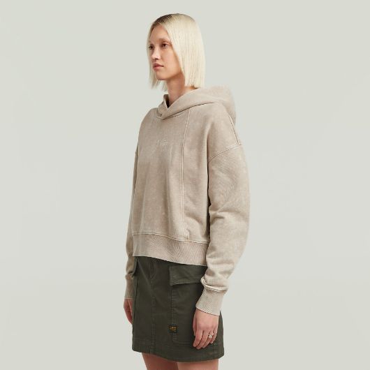 Показвай детайлите за G-STAR ДАМСКИ СУИТШЪРТ WASHED A LINE SCRIPT HOODED В БЕЖОВО 2 - FanPoint Снимка на G-STAR ДАМСКИ СУИТШЪРТ WASHED A LINE SCRIPT HOODED В БЕЖОВО 2