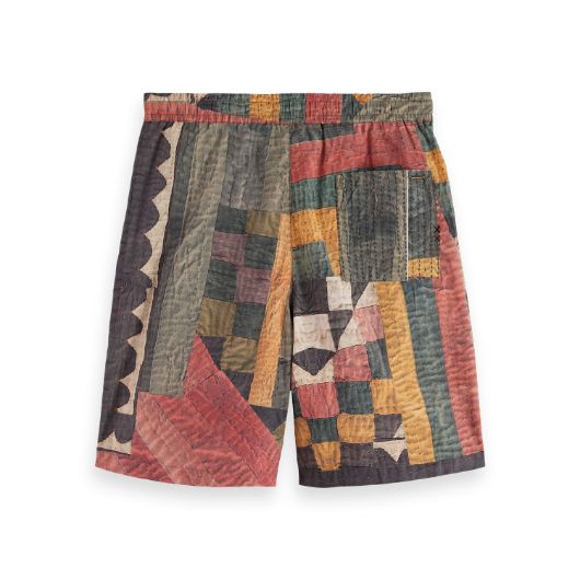 Показвай детайлите за SCOTCH&SODA MEN'S PRINTED PATCHWORK COTTON-POPLIN LOOSE FIT BERMUDA IN MEDIUM BROWN Снимка на SCOTCH&SODA MEN'S PRINTED PATCHWORK COTTON-POPLIN LOOSE FIT BERMUDA IN MEDIUM BROWN