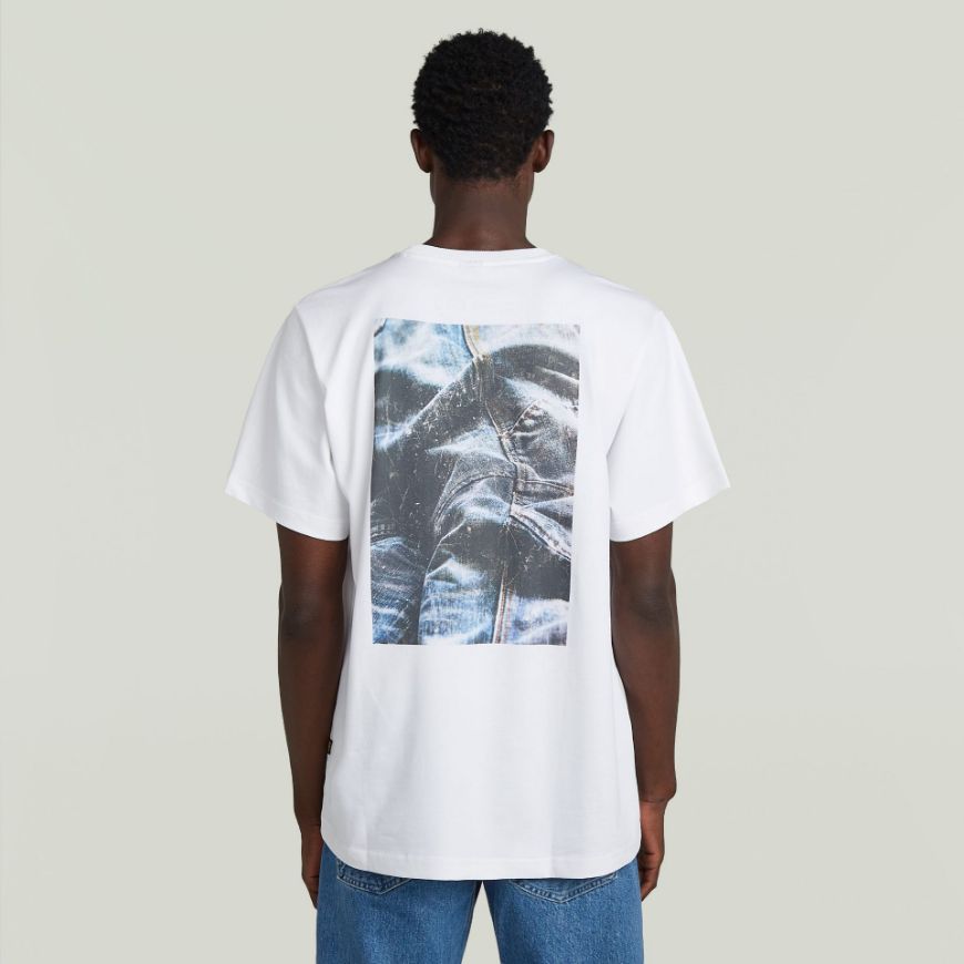 Picture of G-STAR MEN'S BACK PHOTO PRINT LOOSE T-SHIRT IN WHITE KNEE PATCH