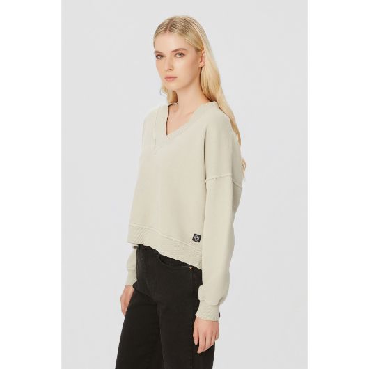 Показвай детайлите за DIRTY LAUNDRY ДАМСКИ СУИТШЪРТ RELAXED V-NECK CREWNECK В СИВО-БЕЖОВО 2 - FanPoint 2 - FanPoint Снимка на DIRTY LAUNDRY ДАМСКИ СУИТШЪРТ RELAXED V-NECK CREWNECK В СИВО-БЕЖОВО 2 2