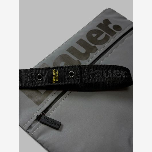 Показвай детайлите за BLAUER МЪЖКА РЪЧНА ЧАНТА CONEY04 В СРЕБРИСТО Снимка на BLAUER МЪЖКА РЪЧНА ЧАНТА CONEY04 В СРЕБРИСТО
