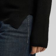Picture of REPLAY WOMEN'S V-NECK SWEATER IN BLACK 3