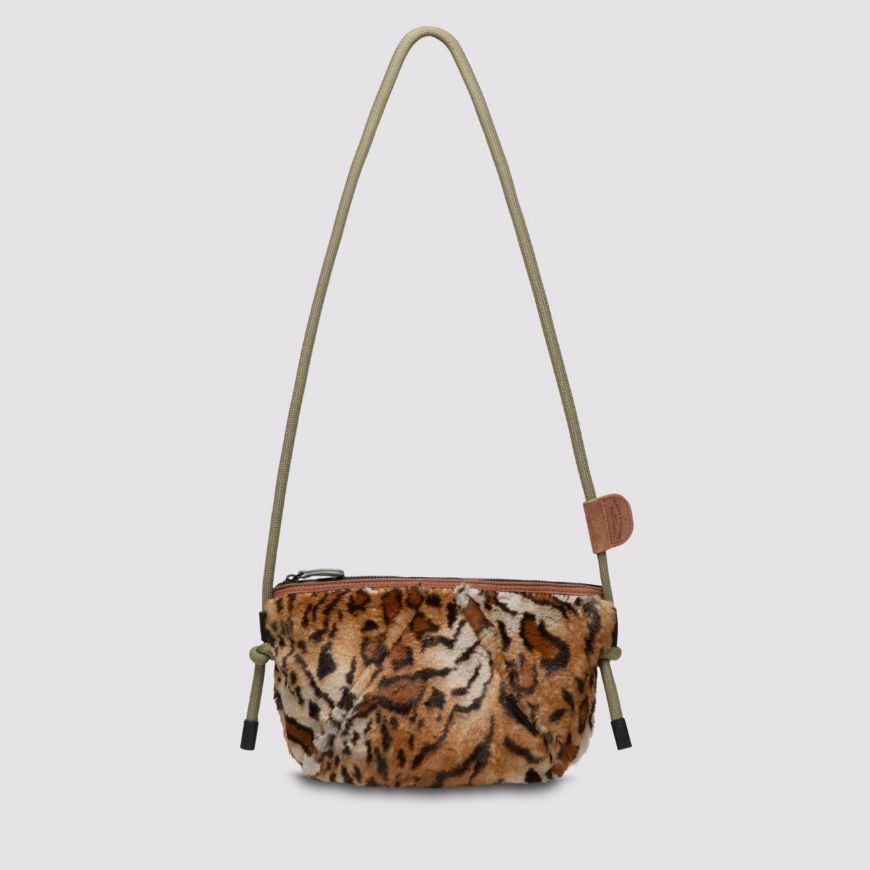 Снимка на FLOWER MOUNTAIN ДАМСКА ЧАНТА POCKET BAG ECO FUR/SUEDE/NYLON - МЛЕЧНО-КАФЯВО-ТАУП