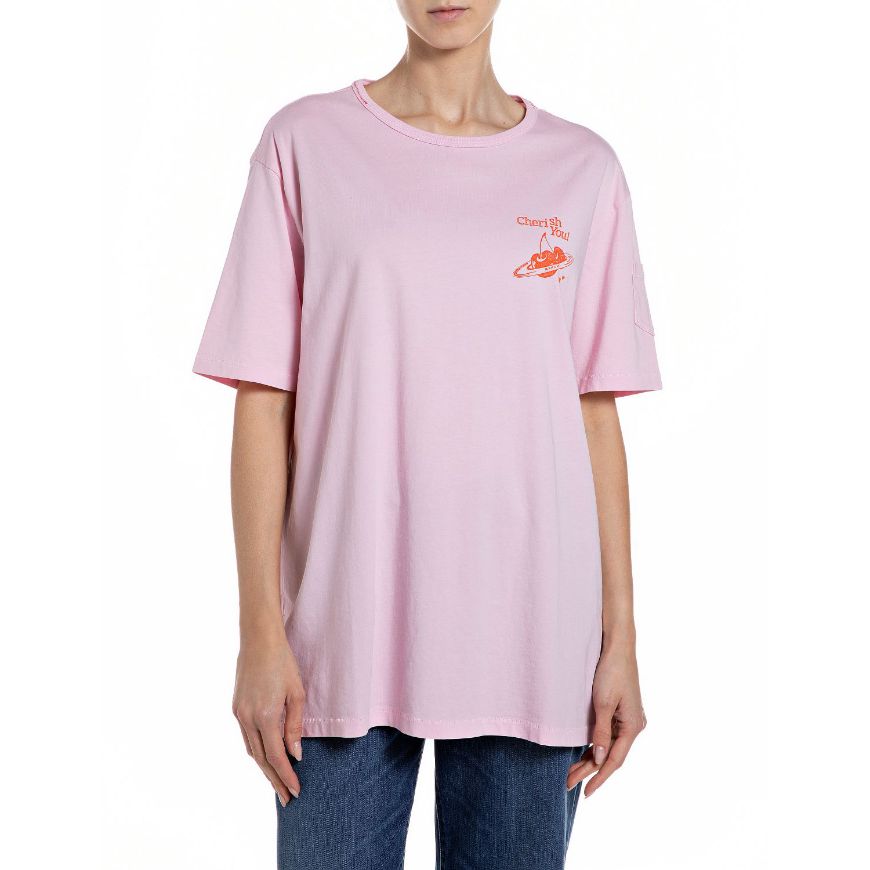 Снимка на REPLAY ДАМСКИ ТОП OVERSIZED JERSEY T-SHIRT WITH SLEEVE POCKET AND PRINTS В РОЗОВО ФЛАМИНГО