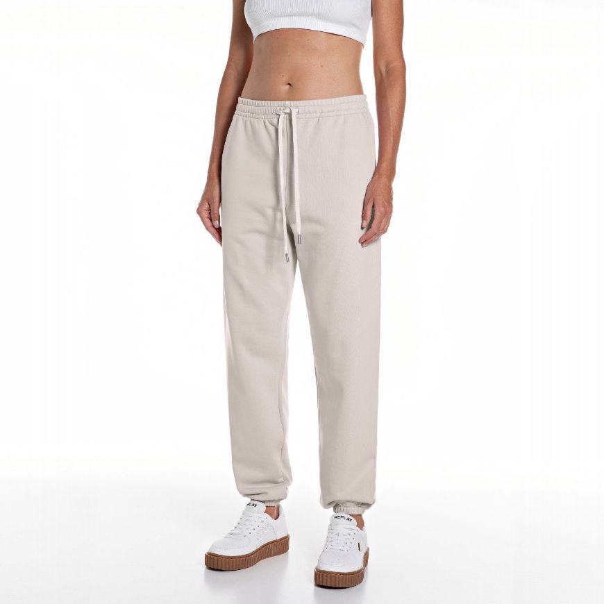 Снимка на REPLAY ДАМСКИ СПОРТНИ ПАНТАЛОНИ FLEECE JOGGERS WITH R EMBROIDERY В СРЕБРИСТО ОБЛАЧНО