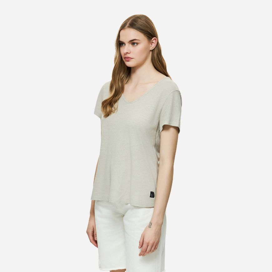 Picture of DIRTY LAUNDRY WOMEN'S V-NECK LINEN BLEND T-SHIRT IN SAND