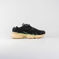 Снимка на CNC COSTUME NATIONAL МЪЖКИ ОБУВКИ QS.89 HAIRY SUEDE LEATHER SNEAKERS WITH GRAPHIC PRINT - ЧЕРНО/БЯЛО 1