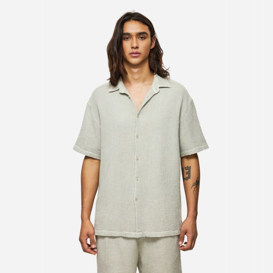 Picture of DIRTY LAUNDRY MEN'S CLASSIC SHORTSLEEVE SHIRT IN SAND