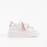 Picture of KARL LAGERFELD WOMEN'S ANAKAPRI TASSEL CHARMS SNEAKERS WHITE W/SILVER 1