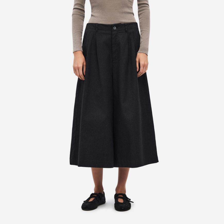 Снимка на DIRTY LAUNDRY WOMEN'S LONG BERMUDA BLACK